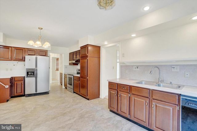 2729 SPARROW DR, York, PA 17408