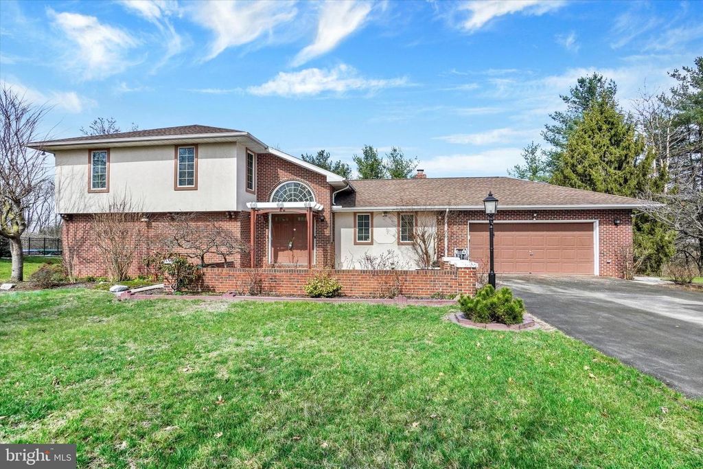 2729 SPARROW DR, York, PA 17408