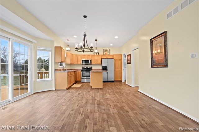 4028 Grand Oaks Court, Burton, MI 48519