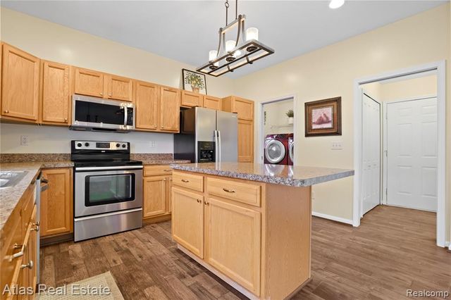 4028 Grand Oaks Court, Burton, MI 48519