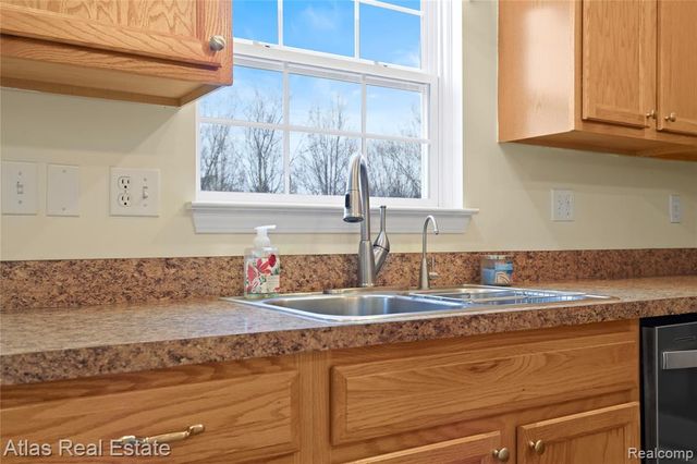 4028 Grand Oaks Court, Burton, MI 48519