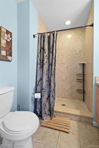 4028 Grand Oaks Court, Burton, MI 48519