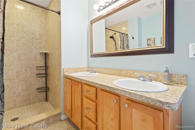 4028 Grand Oaks Court, Burton, MI 48519