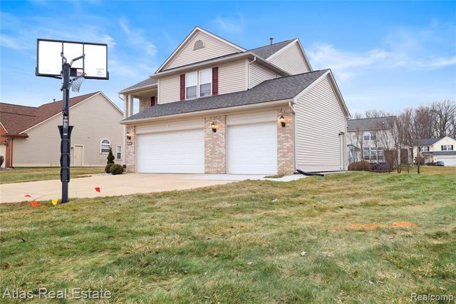 4028 Grand Oaks Court, Burton, MI 48519