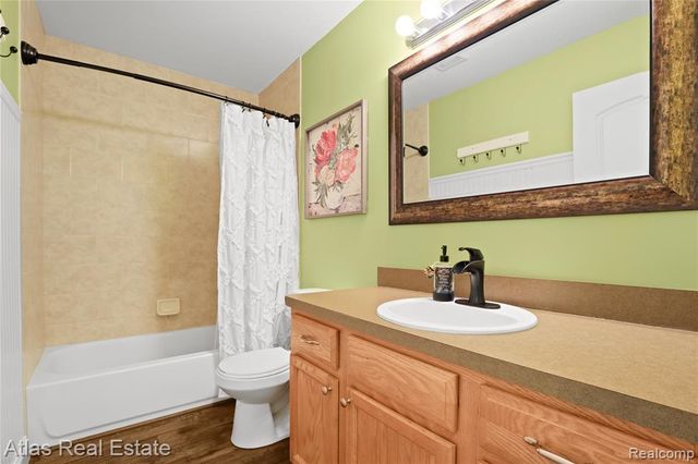 4028 Grand Oaks Court, Burton, MI 48519