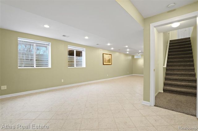 4028 Grand Oaks Court, Burton, MI 48519