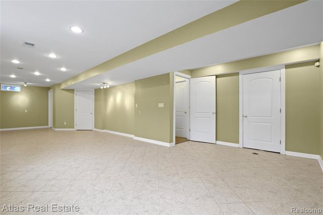 4028 Grand Oaks Court, Burton, MI 48519