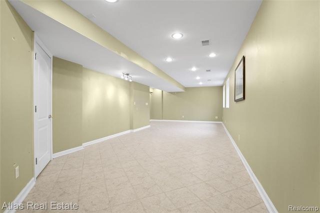 4028 Grand Oaks Court, Burton, MI 48519