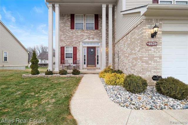 4028 Grand Oaks Court, Burton, MI 48519