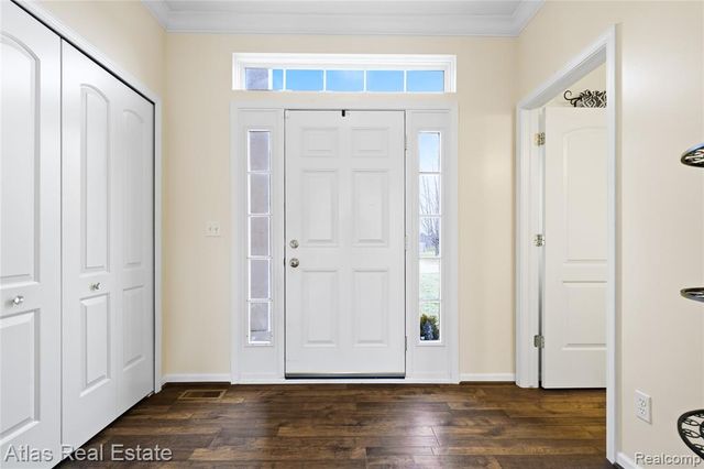 4028 Grand Oaks Court, Burton, MI 48519