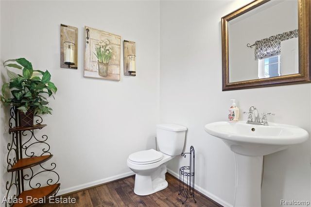 4028 Grand Oaks Court, Burton, MI 48519