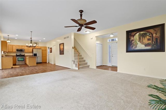 4028 Grand Oaks Court, Burton, MI 48519