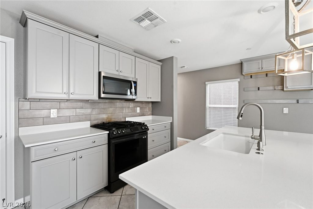 6530 Secret Grove Avenue, Las Vegas, NV 89130 — photo 3