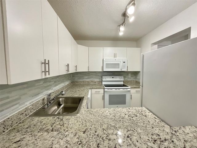 9517 Fontainebleau Boulevard 631-304, Miami, FL 33172