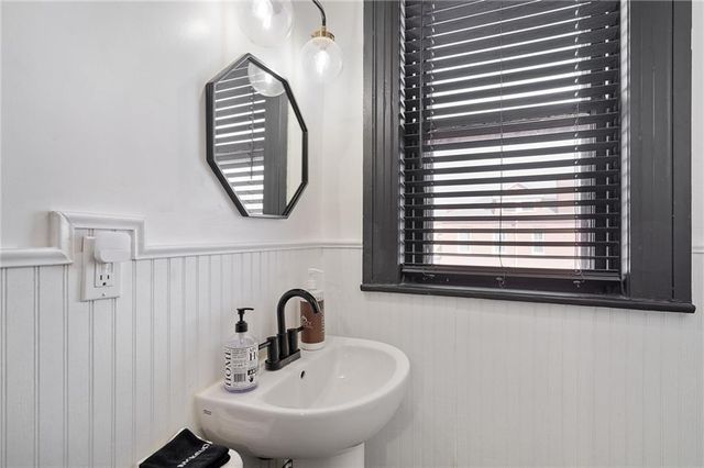 2538 Holmes Street, Kansas City, MO 64108