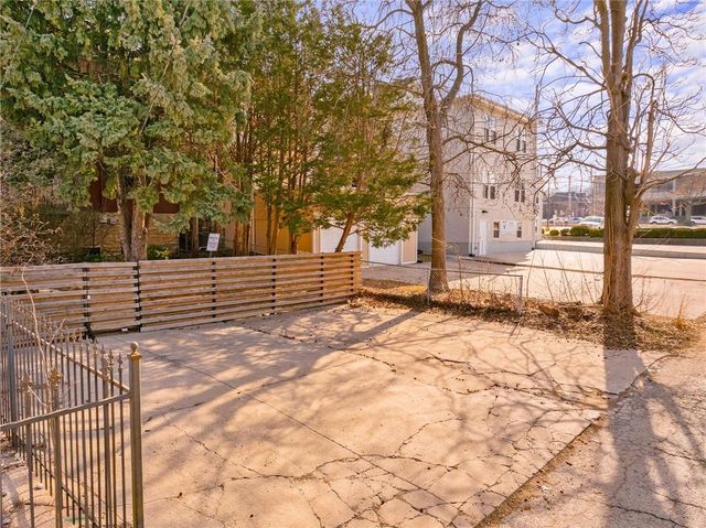 2538 Holmes Street, Kansas City, MO 64108