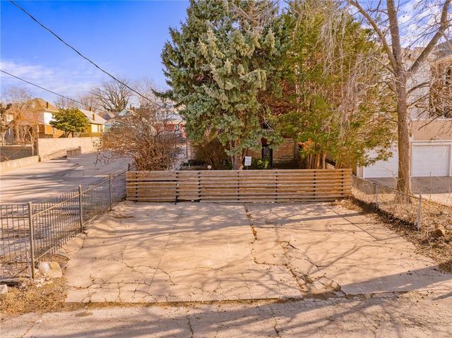 2538 Holmes Street, Kansas City, MO 64108