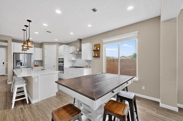 3131 Farragut Street NE, Rio Rancho, NM 87144