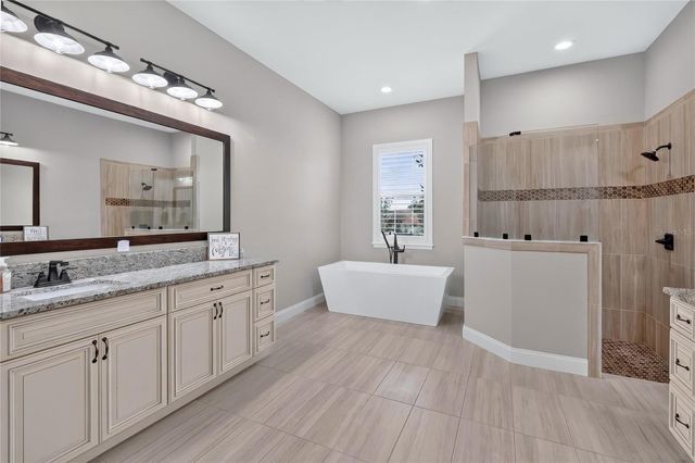 2564 DELPHI WOODS CIRCLE, Lakeland, FL 33812