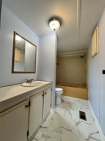 104 Hinkle Hill St, E, Bell Buckle, TN 37020