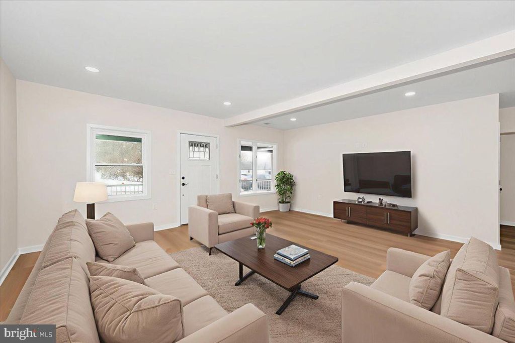 Image 15 of property listing at 9932 KELLY RD, Walkersville, MD 21793