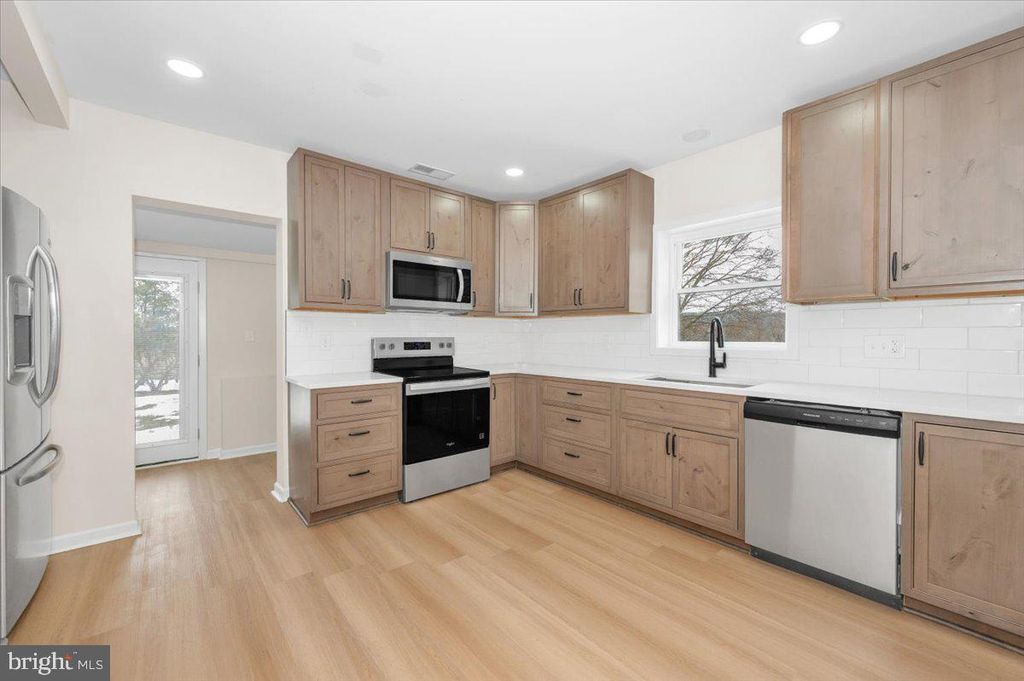Image 21 of property listing at 9932 KELLY RD, Walkersville, MD 21793