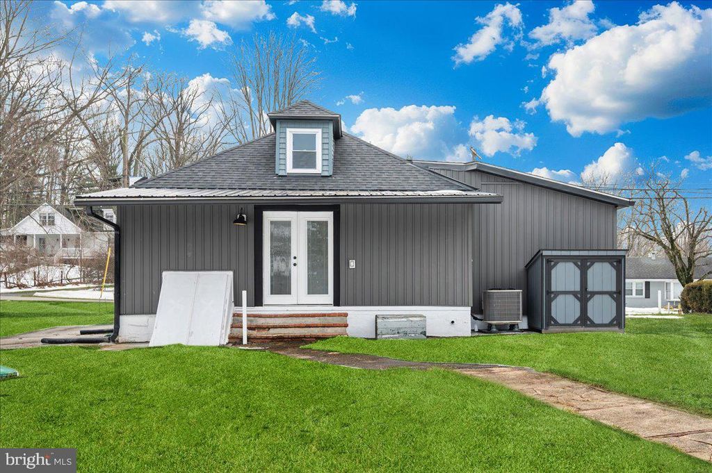 Image 6 of property listing at 9932 KELLY RD, Walkersville, MD 21793