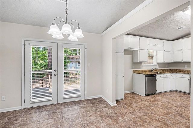 20 Woodside Court, Mcdonough, GA 30253