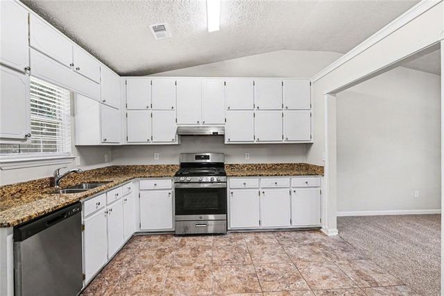 20 Woodside Court, Mcdonough, GA 30253