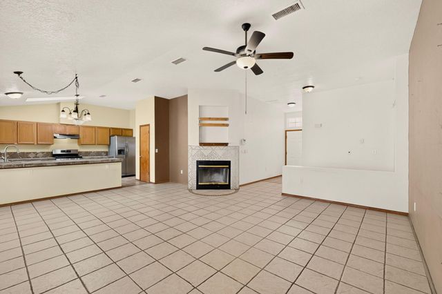 19 Pinon Avenue, Los Lunas, NM 87031