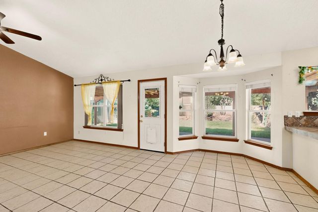 19 Pinon Avenue, Los Lunas, NM 87031