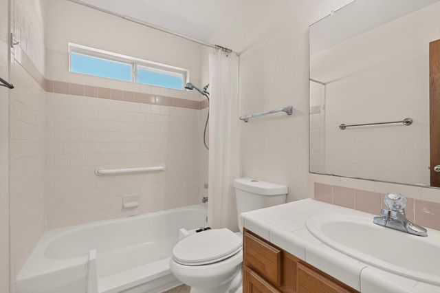 19 Pinon Avenue, Los Lunas, NM 87031