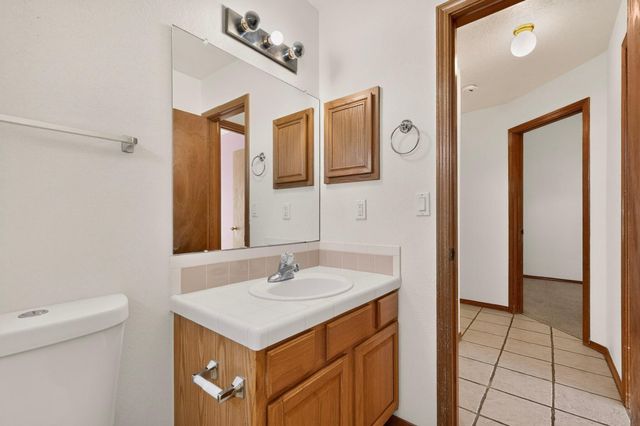 19 Pinon Avenue, Los Lunas, NM 87031