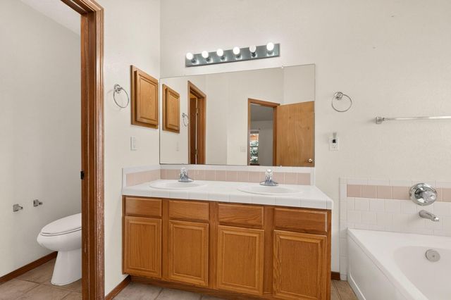 19 Pinon Avenue, Los Lunas, NM 87031