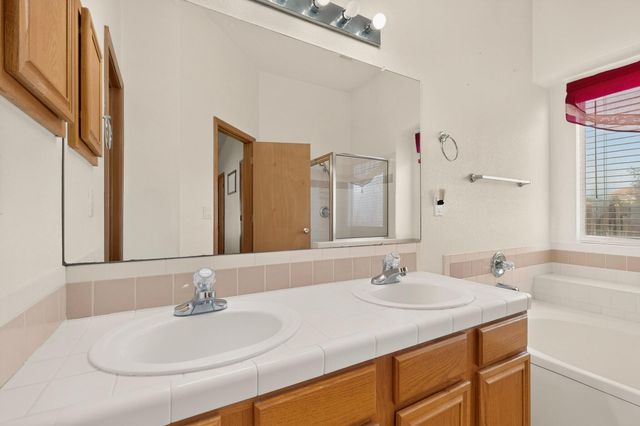 19 Pinon Avenue, Los Lunas, NM 87031
