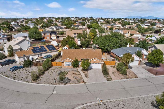19 Pinon Avenue, Los Lunas, NM 87031