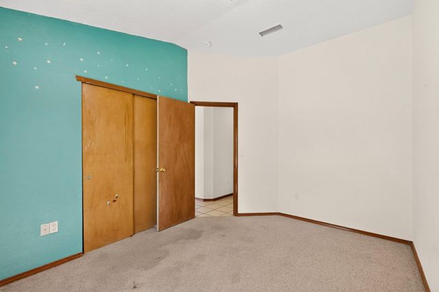 19 Pinon Avenue, Los Lunas, NM 87031