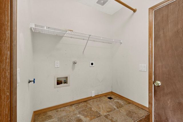 19 Pinon Avenue, Los Lunas, NM 87031