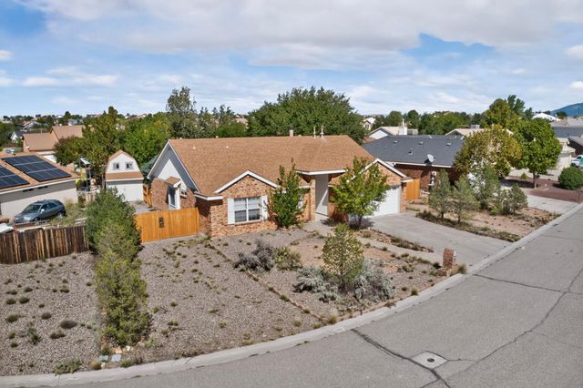 19 Pinon Avenue, Los Lunas, NM 87031