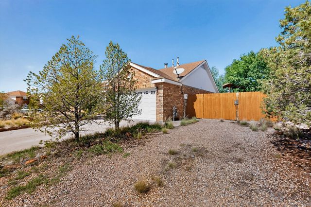 19 Pinon Avenue, Los Lunas, NM 87031