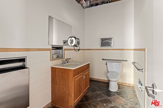 2951 Lincoln Boulevard, Santa Monica, CA 90405