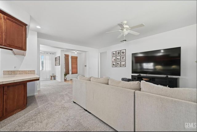 7214 Sleepy Lagoon Drive, Bakersfield, CA 93312