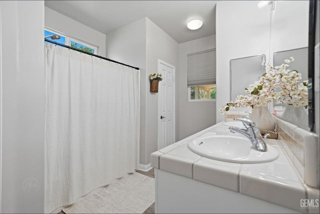 7214 Sleepy Lagoon Drive, Bakersfield, CA 93312