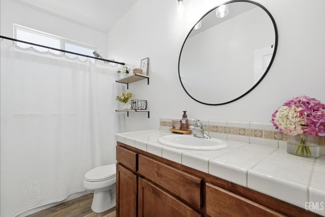 7214 Sleepy Lagoon Drive, Bakersfield, CA 93312