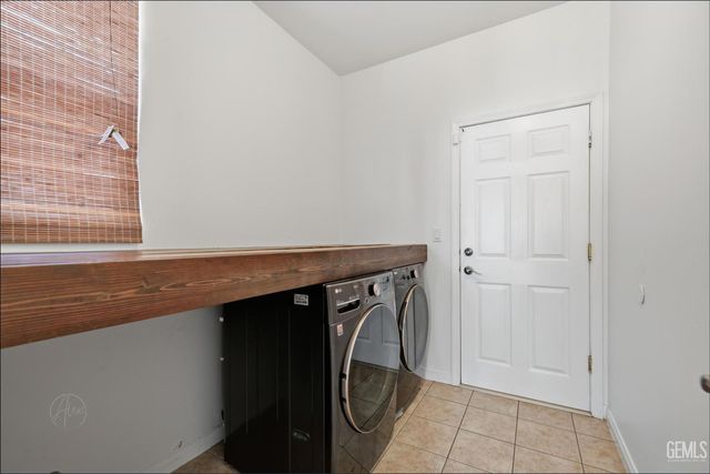7214 Sleepy Lagoon Drive, Bakersfield, CA 93312