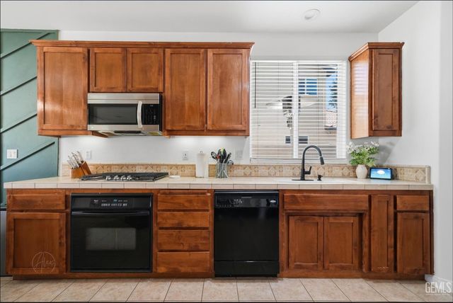 7214 Sleepy Lagoon Drive, Bakersfield, CA 93312