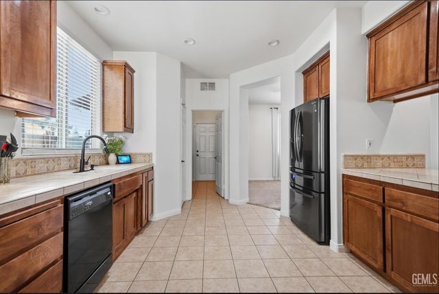 7214 Sleepy Lagoon Drive, Bakersfield, CA 93312