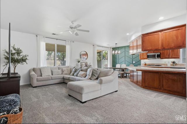 7214 Sleepy Lagoon Drive, Bakersfield, CA 93312