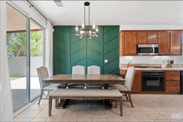 7214 Sleepy Lagoon Drive, Bakersfield, CA 93312
