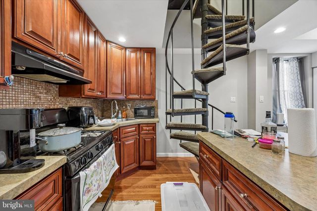 1909 S BROAD ST, Philadelphia, PA 19148